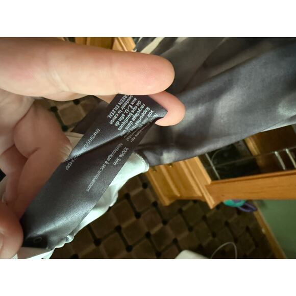 Eileen Fisher Smoky Gray Abstract Watercolor 100% Silk Sleeveless Tank Sz. XS - Picture 3 of 6